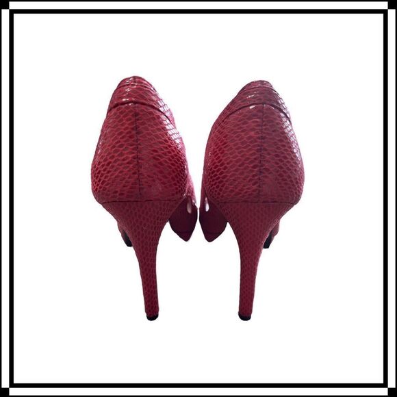 Like New!! WHBM “Callie” Red, Faux Snakeskin, Sexy Cutout Pump, size 7 - Picture 5 of 6